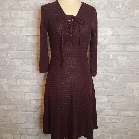 🖤 MIDI DRESS- Junior Sizing - Picture 2 of 5